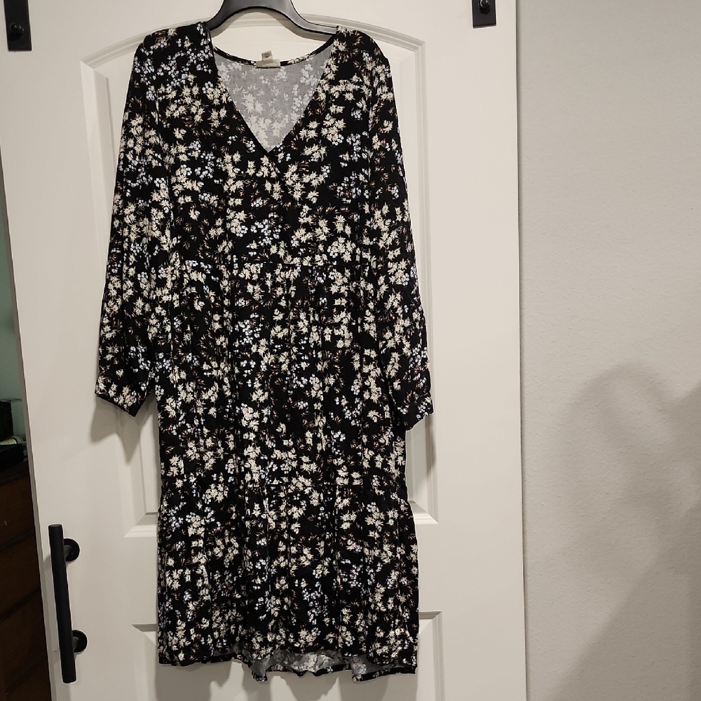 a.n.a Black and White V-Neck Bishop Sleeve Sundress
